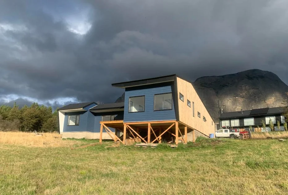 Vivienda Cerro Negro emplazada al pie de monte